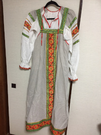 ロシア美人の民族衣装010